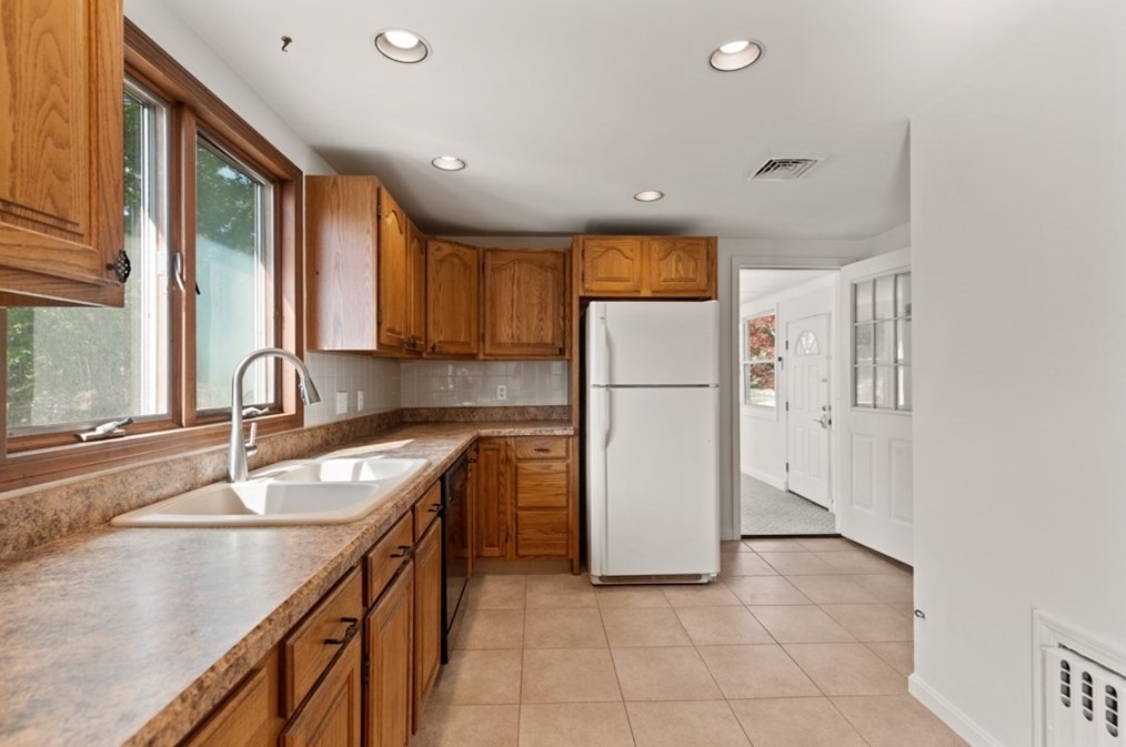 371 Franklin St, Reading MA 01867-1037 exterior