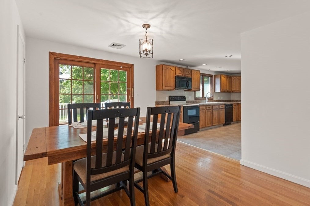 371 Franklin St, Reading MA 01867-1037 exterior