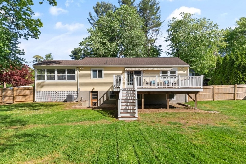 371 Franklin St, Reading MA 01867-1037 exterior