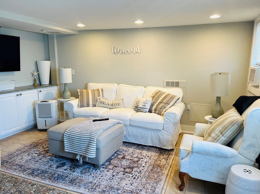 98 Wilson Rd, Nahant MA 01908-1040 exterior