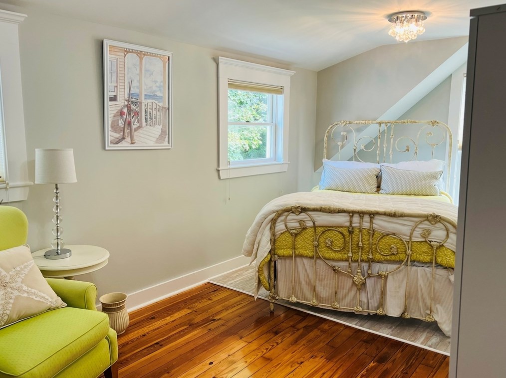 98 Wilson Rd, Nahant MA 01908-1040 exterior