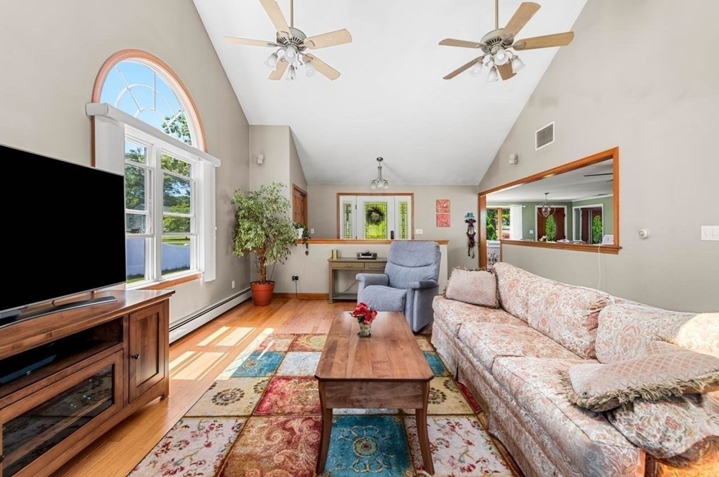 80 Fallon Cir, Braintree MA 02184-3821 exterior