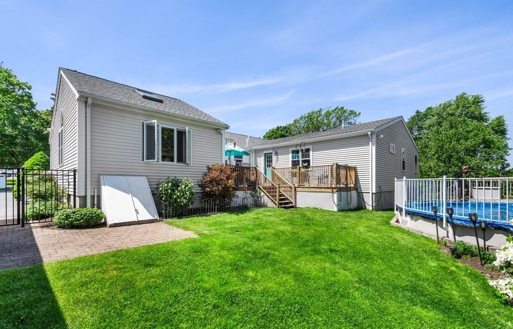 80 Fallon Cir, Braintree MA 02184-3821 exterior