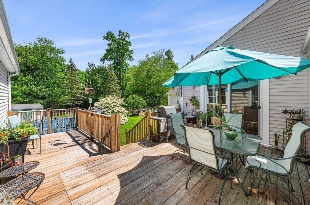 80 Fallon Cir, Braintree MA 02184-3821 exterior