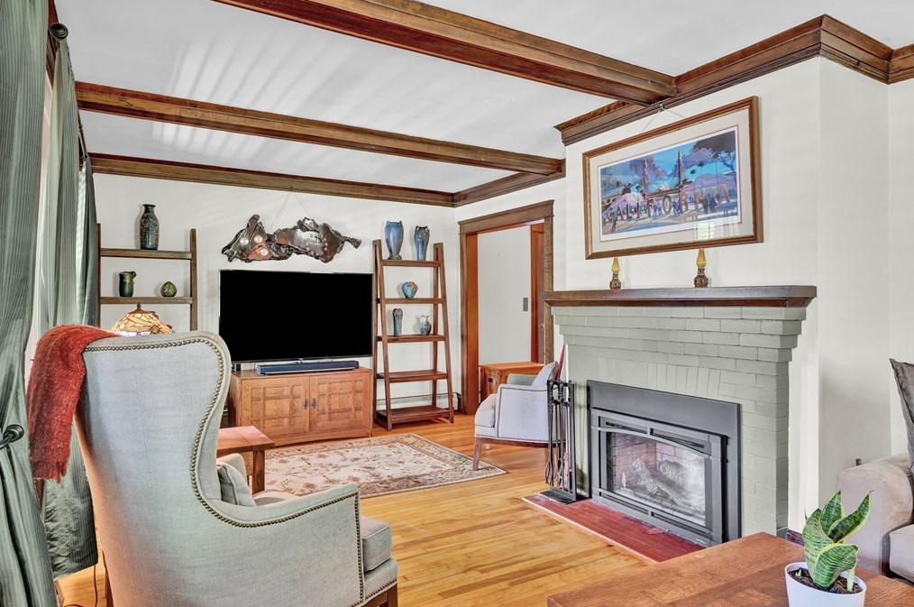 16 Vesper St, Worcester MA 01602-1439 exterior