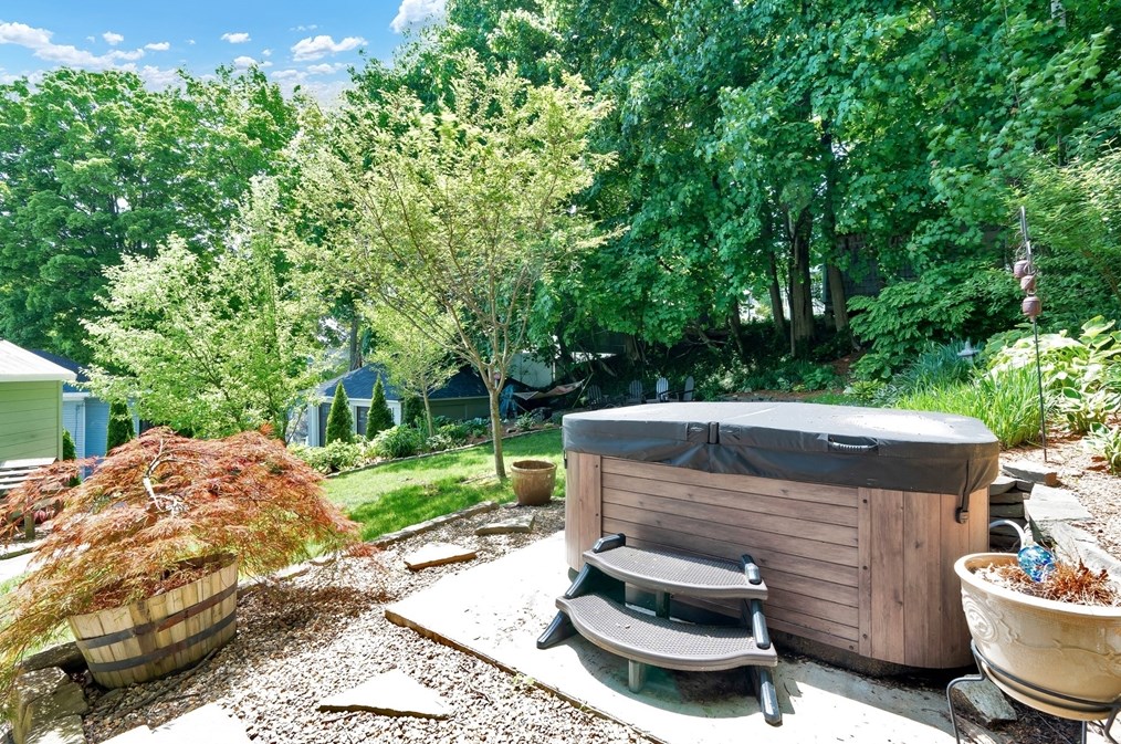 16 Vesper St, Worcester MA 01602-1439 exterior