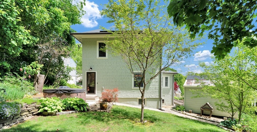 16 Vesper St, Worcester MA 01602-1439 exterior