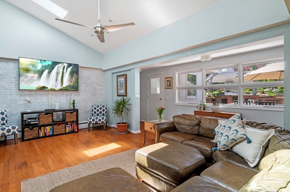 82 Cornell Rd, Marblehead MA 01945-2198 exterior