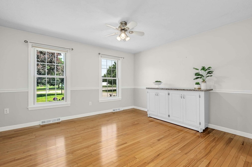 7 Sweetland Farm Rd, Norfolk MA 02056-1346 exterior