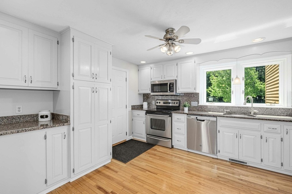 7 Sweetland Farm Rd, Norfolk MA 02056-1346 exterior