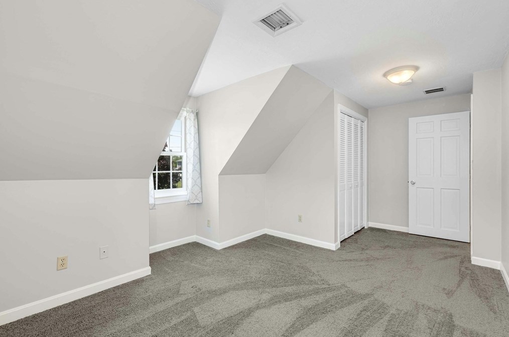 7 Sweetland Farm Rd, Norfolk MA 02056-1346 exterior