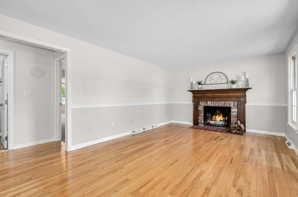 7 Sweetland Farm Rd, Norfolk MA 02056-1346 exterior