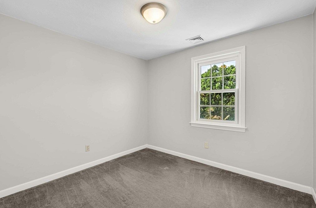 7 Sweetland Farm Rd, Norfolk MA 02056-1346 exterior