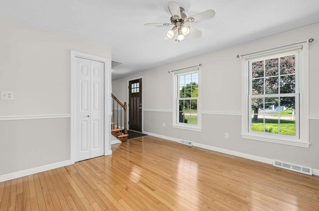 7 Sweetland Farm Rd, Norfolk MA 02056-1346 exterior