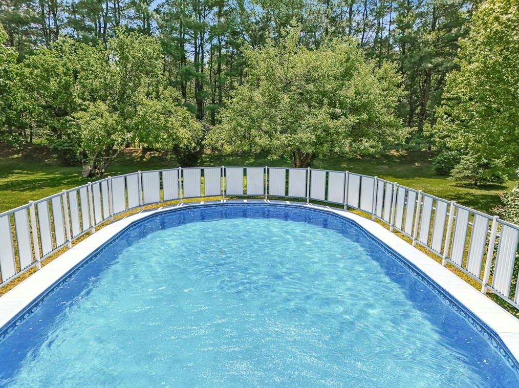 7 Sweetland Farm Rd, Norfolk MA 02056-1346 exterior