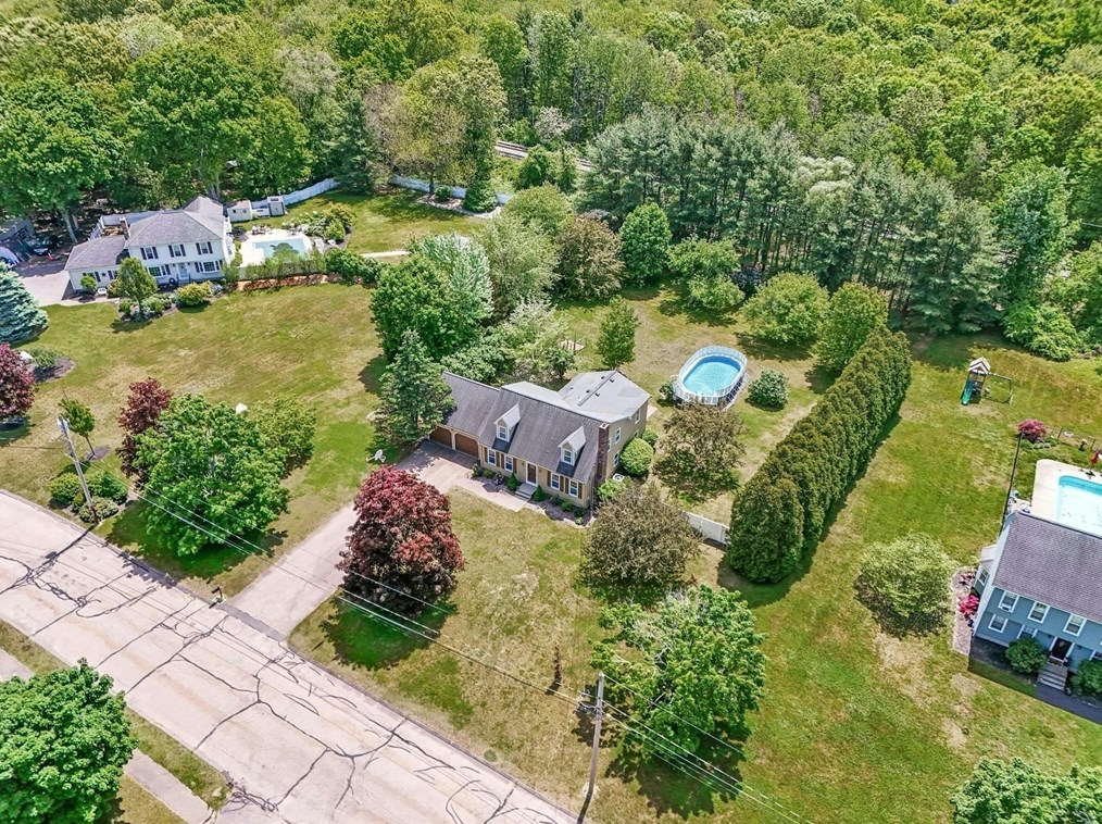 7 Sweetland Farm Rd, Norfolk MA 02056-1346 exterior