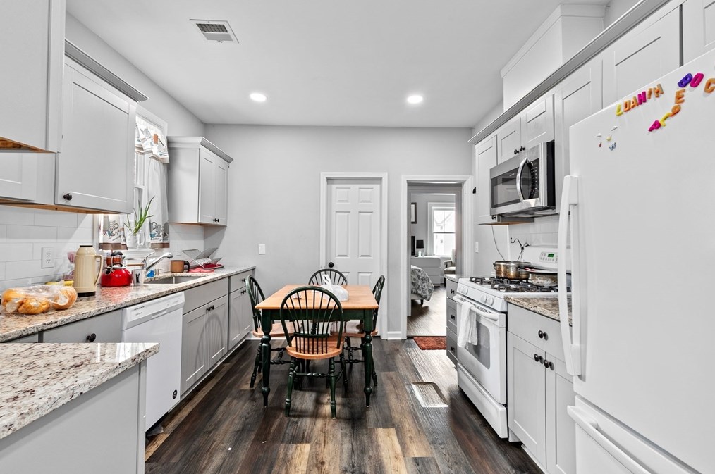 16 Decatur St, Worcester MA  01610 exterior