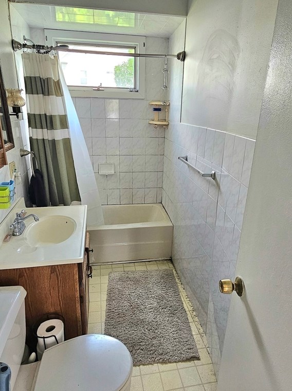 87 Hathaway St, New Bedford MA 02746-2243 exterior