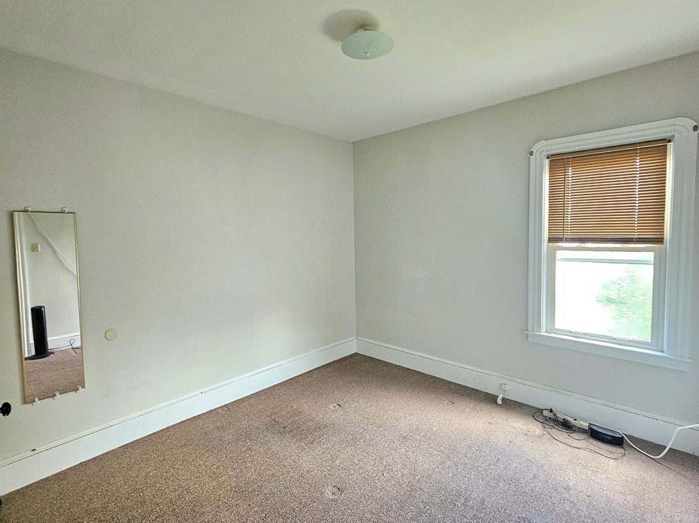 87 Hathaway St, New Bedford MA 02746-2243 exterior