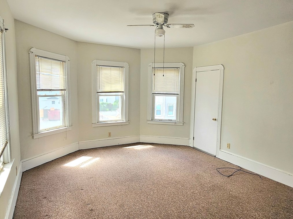 87 Hathaway St, New Bedford MA 02746-2243 exterior