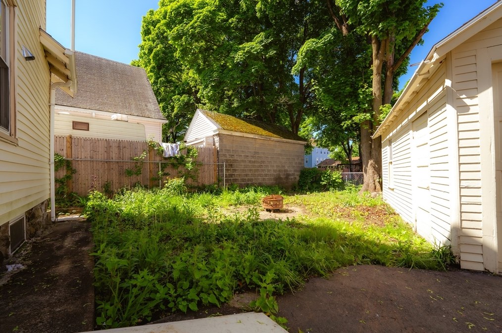 176 Ferry St, Lawrence MA  01841-1330 exterior