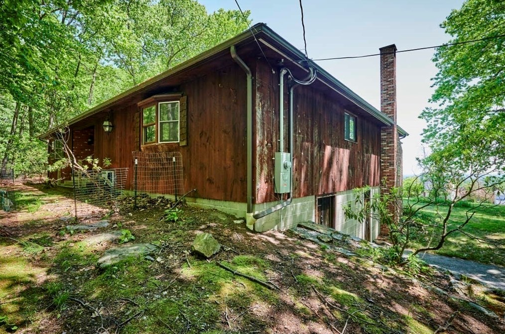 115 Hl St, Leominster MA 01453-3912 exterior