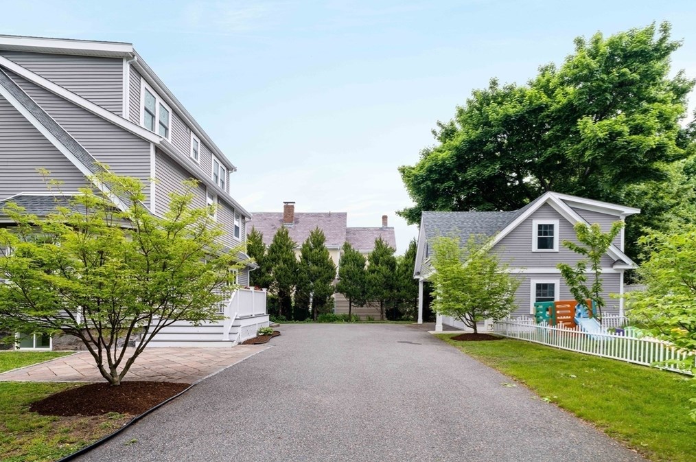 106 Florence Ave, Arlington MA 02476-7264 exterior