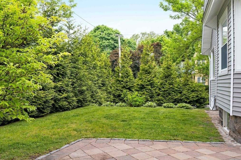 106 Florence Ave, Arlington MA 02476-7264 exterior