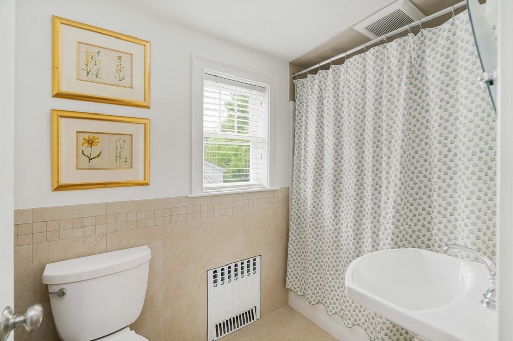 106 Florence Ave, Arlington MA 02476-7264 exterior