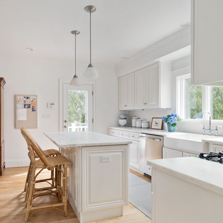 106 Florence Ave, Arlington MA 02476-7264 exterior