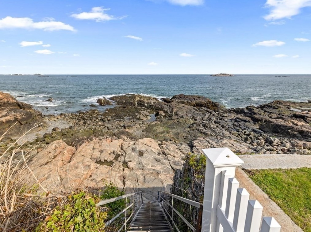 322 Atlantic Ave, Marblehead MA  01945-2730 exterior