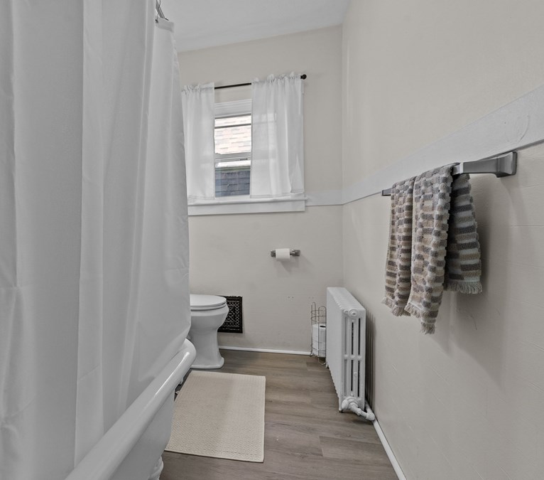 28 Borden St, New Bedford MA 02740-3317 exterior