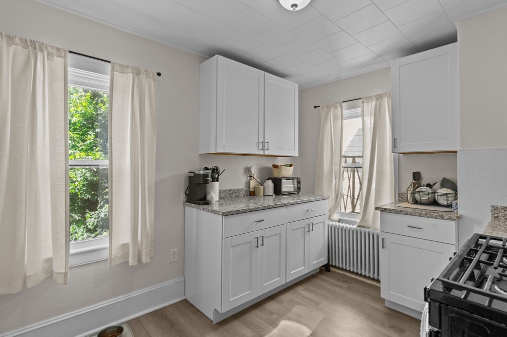 28 Borden St, New Bedford MA 02740-3317 exterior