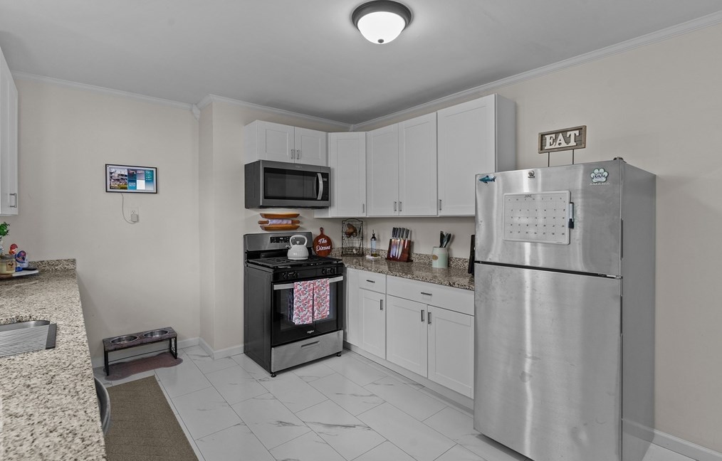 28 Borden St, New Bedford MA 02740-3317 exterior