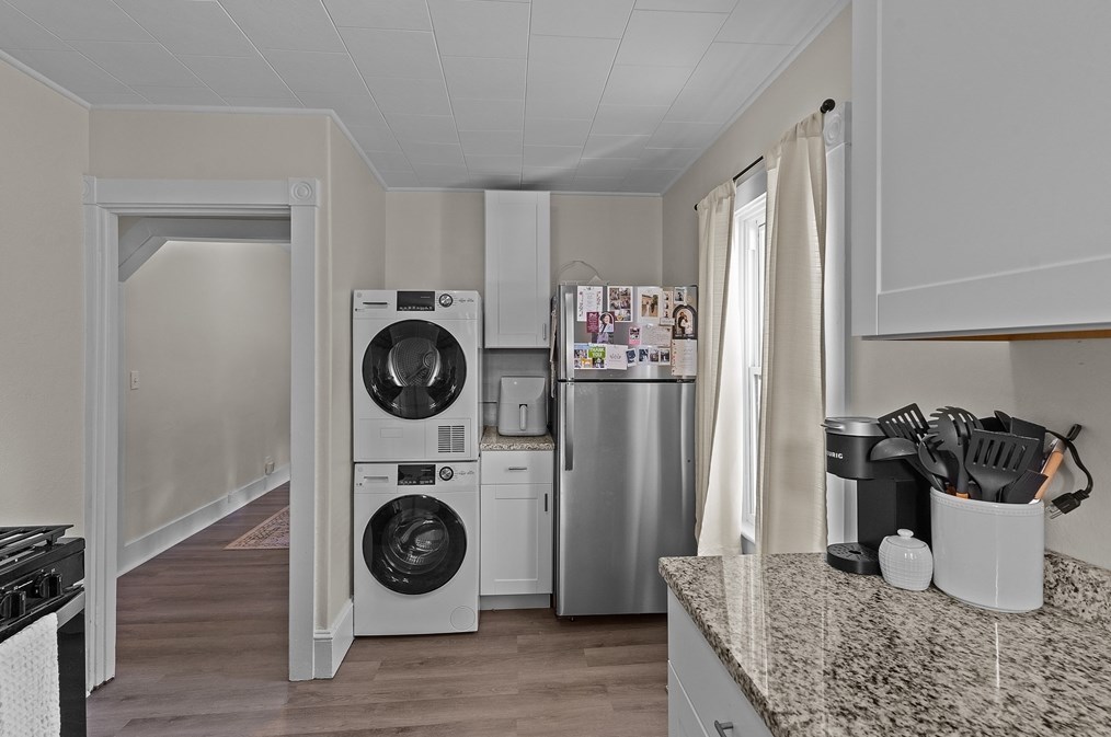 28 Borden St, New Bedford MA 02740-3317 exterior