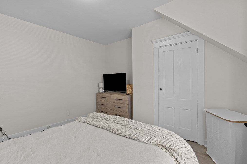 28 Borden St, New Bedford MA 02740-3317 exterior