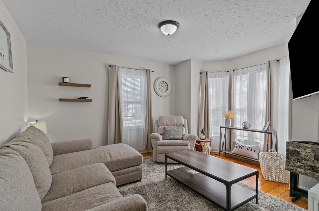 28 Borden St, New Bedford MA 02740-3317 exterior