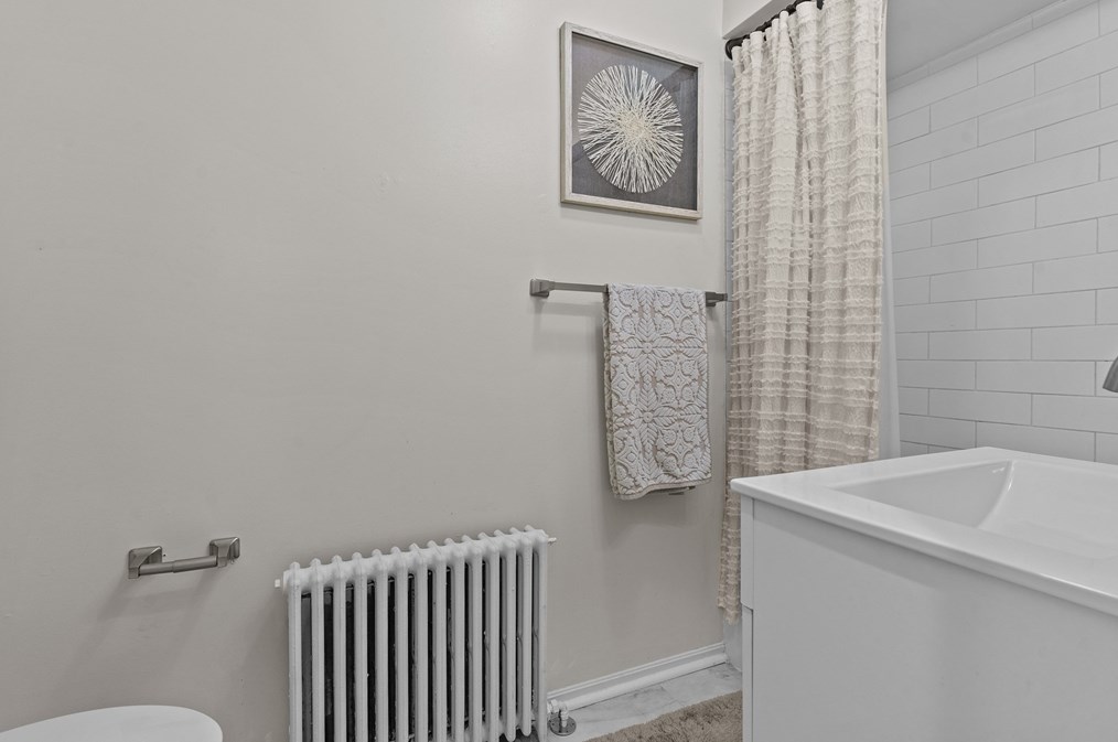 28 Borden St, New Bedford MA 02740-3317 exterior