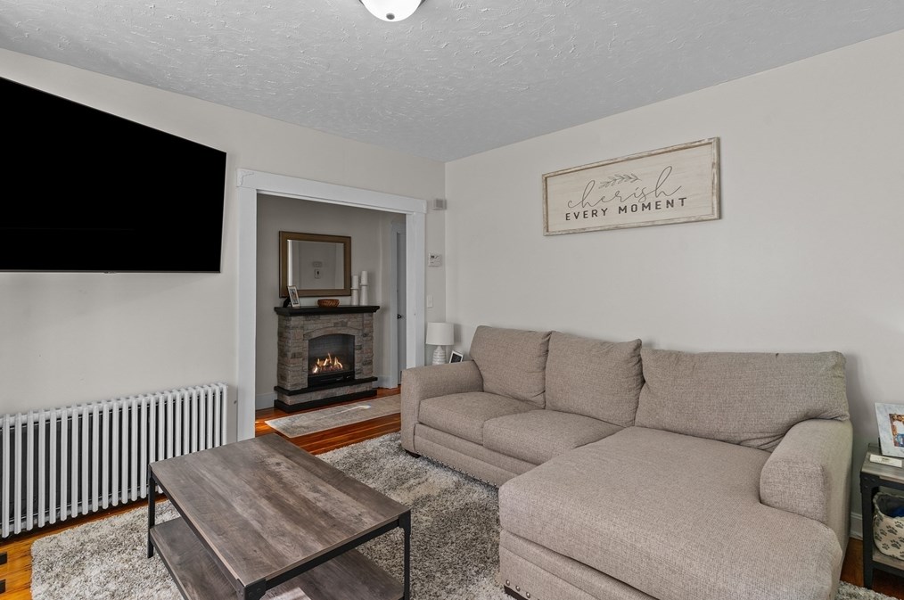 28 Borden St, New Bedford MA 02740-3317 exterior