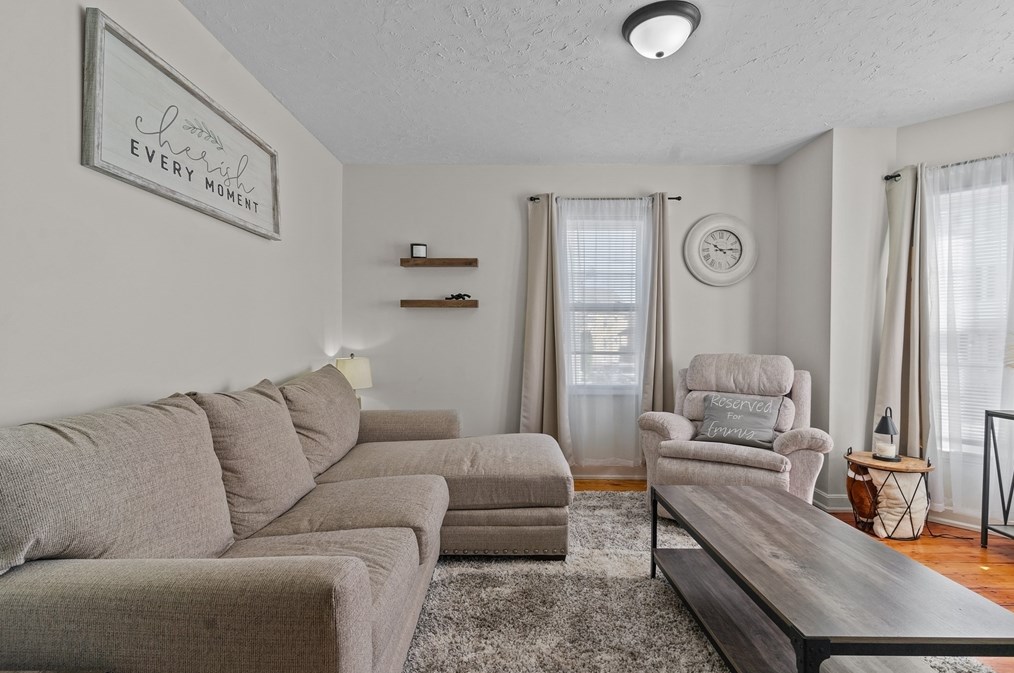 28 Borden St, New Bedford MA 02740-3317 exterior