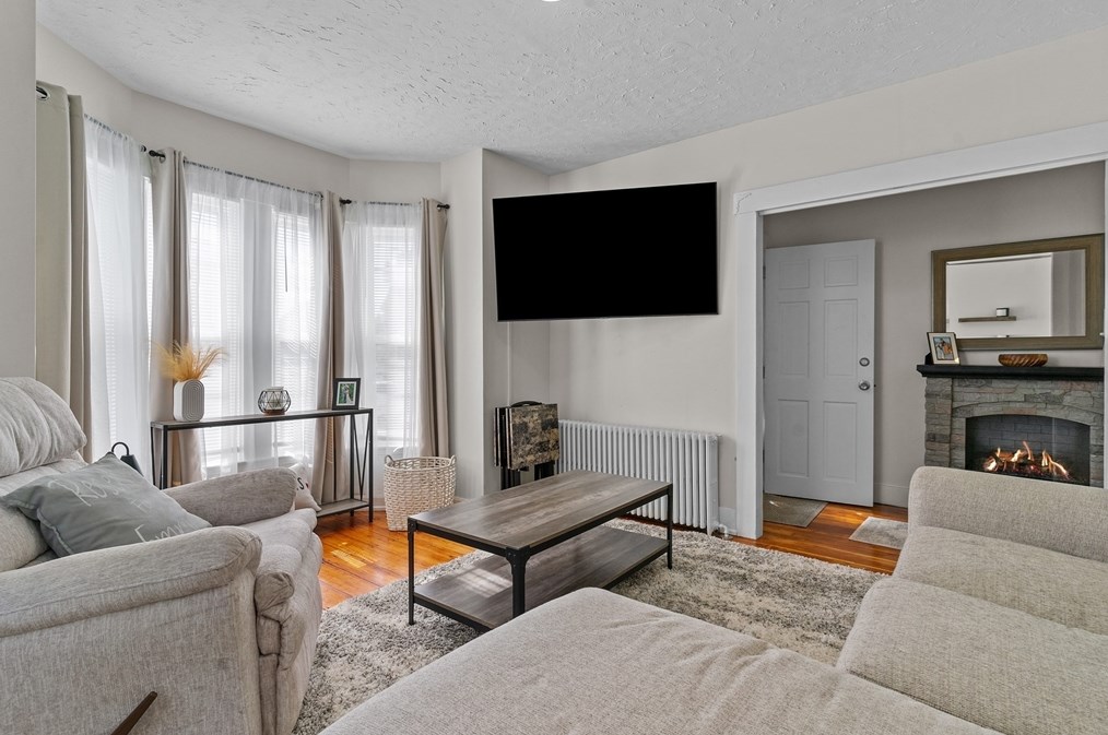 28 Borden St, New Bedford MA 02740-3317 exterior