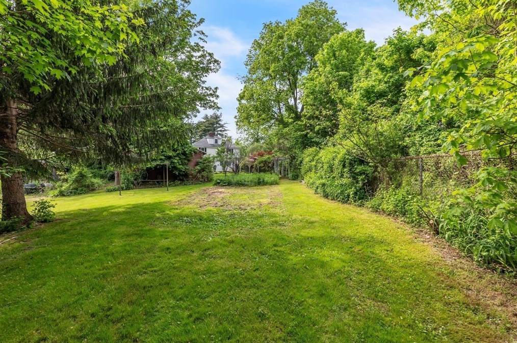 3 Cherry St, Greenfield MA 01301-1409 exterior