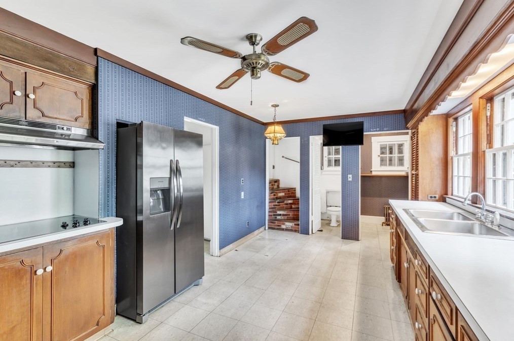 3 Cherry St, Greenfield MA 01301-1409 exterior