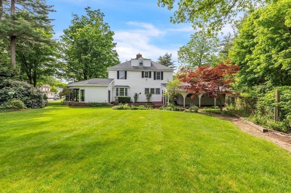 3 Cherry St, Greenfield MA 01301-1409 exterior