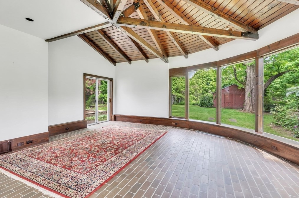 3 Cherry St, Greenfield MA 01301-1409 exterior