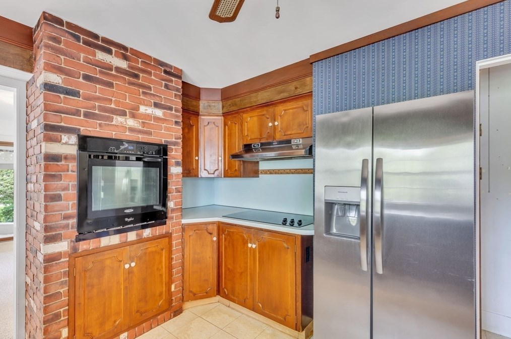 3 Cherry St, Greenfield MA 01301-1409 exterior