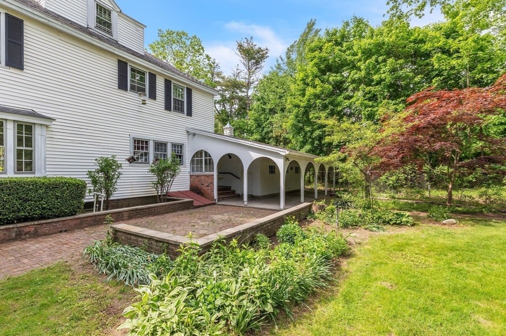 3 Cherry St, Greenfield MA 01301-1409 exterior