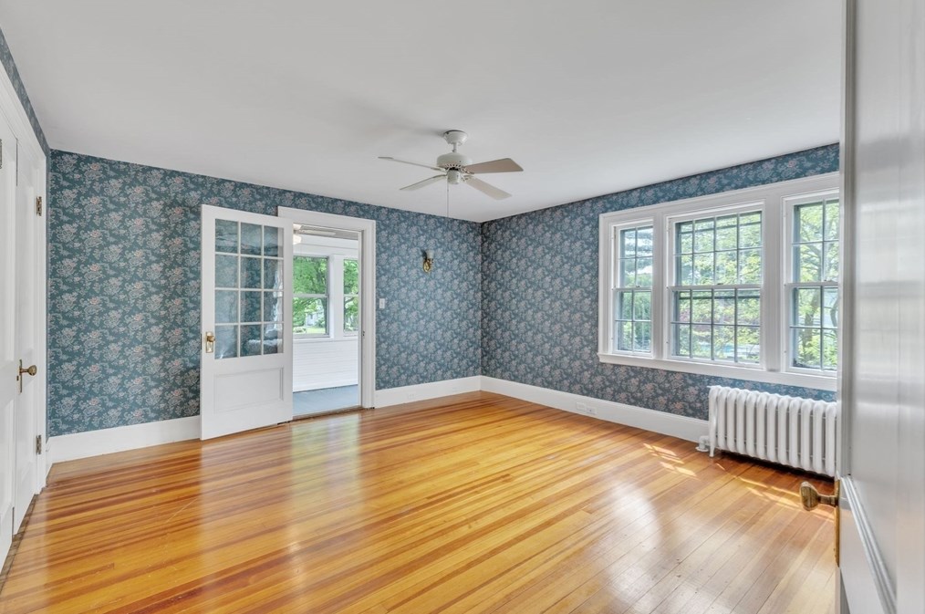 3 Cherry St, Greenfield MA 01301-1409 exterior