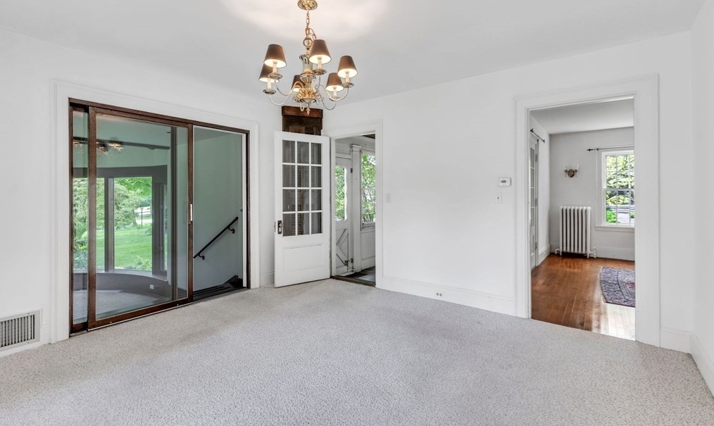 3 Cherry St, Greenfield MA 01301-1409 exterior