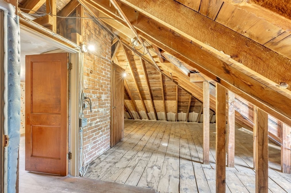 3 Cherry St, Greenfield MA 01301-1409 exterior